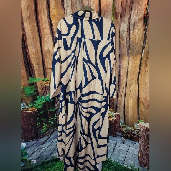 Chic Long Sleeve Navy and Cream Dress - Picture 2 of 4